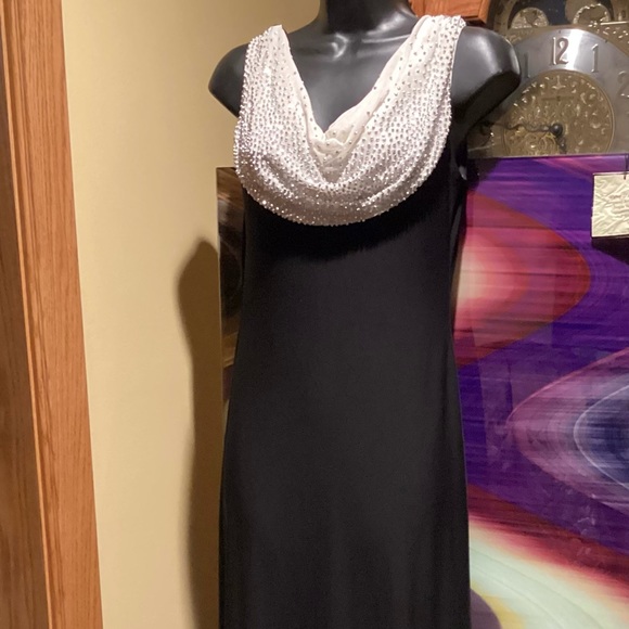 JACKIE JON NY BLACK CREAM EMBELLISHED FORMAL SLEEVELESS MAXI DRESS SZ. 4 - Picture 5 of 16